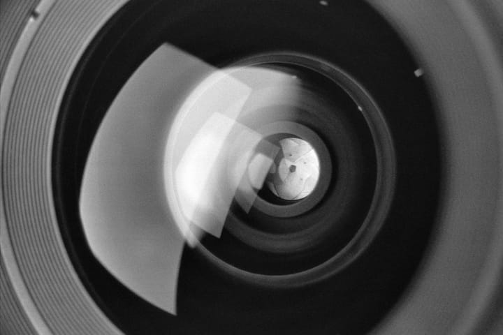 Marzo: La Introspección de la Máquina