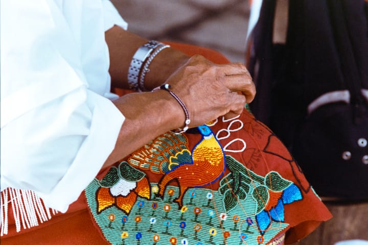 [en] July: Hands at Work